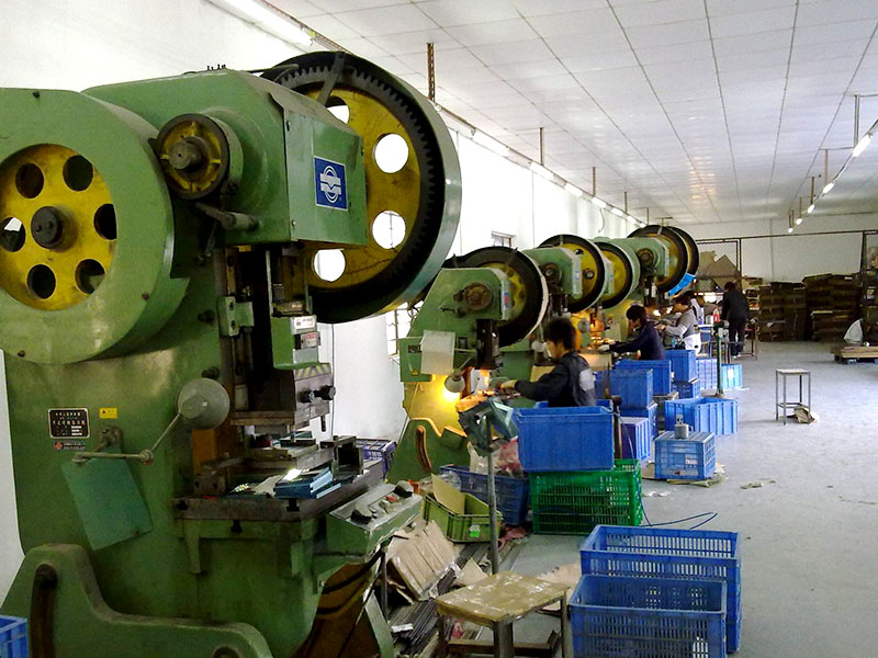 300多人的五金加工廠有多大？